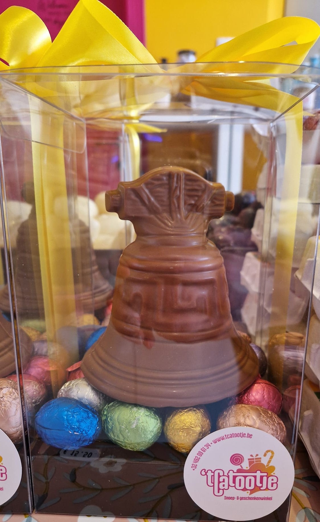 Paasklok melkchocolade met paaseitjes