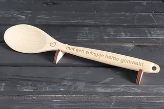 Houten lepel met gravure