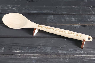 Houten lepel met gravure